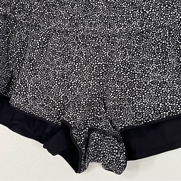 Lululemon Reversible Surf Short II 6 Freckle Flower Black White & Black - Picture 8 of 16